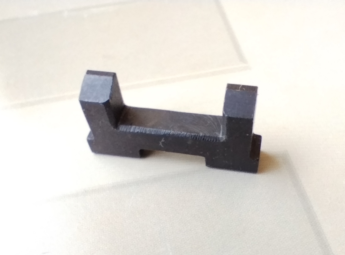 Роз'єднувач в УСМ пістолетів Форт